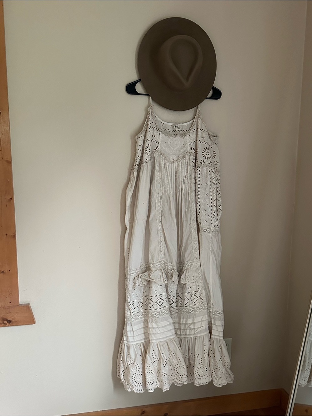 Magnolia Pearl eyelet esti dress - Picture 2 of 3